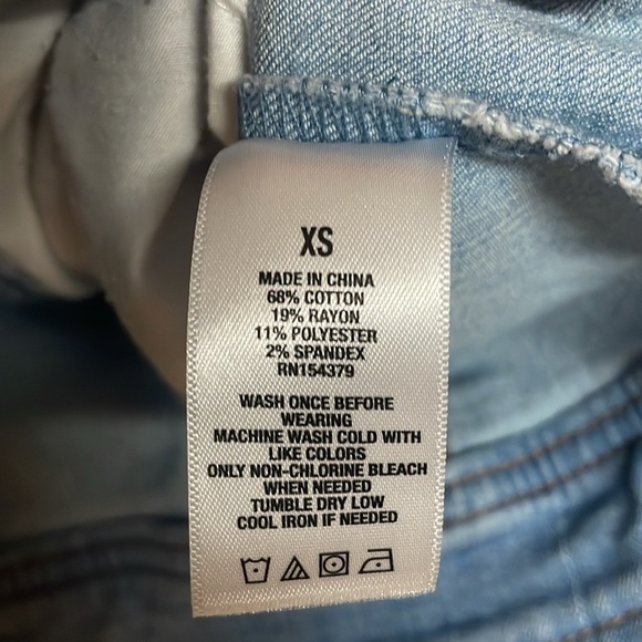 Aeropostale size XS Light Blue Distressed Cropped Stretchy Jean Jacket - Picture 8 of 10